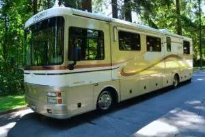 Read more about the article Fleetwood Discovery RV Specs and Review