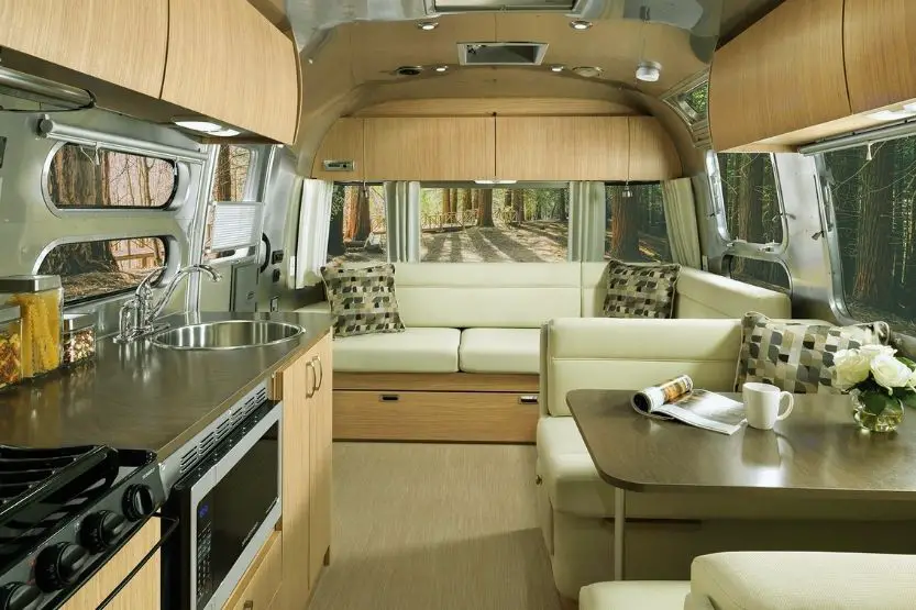 airstream flying cloud specs